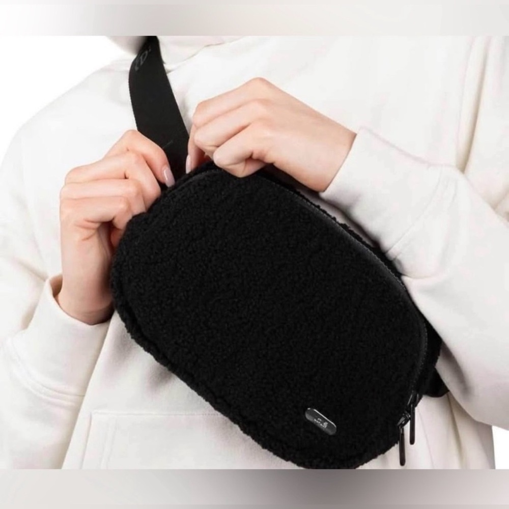 NWT Lole Black Fleece Crossbody Belt Bag